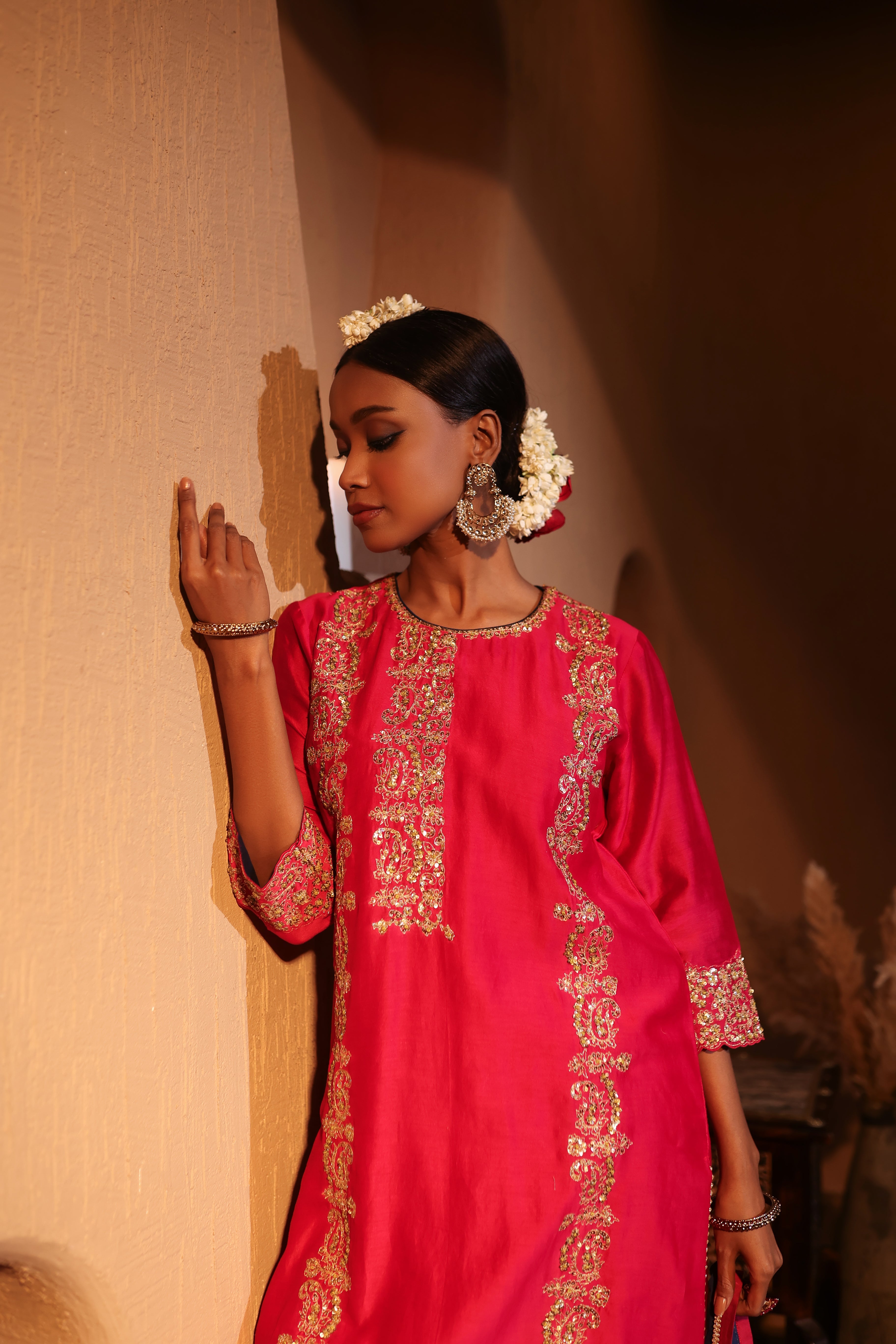Close-up of aari tari embroidery on red Chanderi kurta – House of AAS